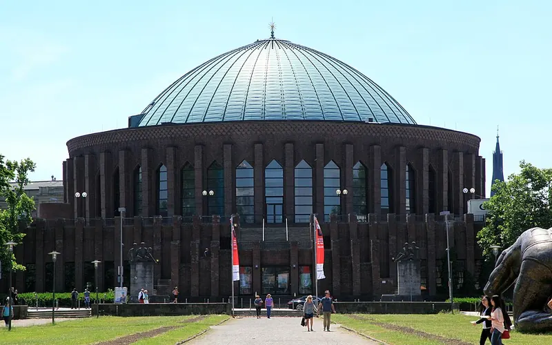 Die Tonhalle Düsseldorf bei Tag.