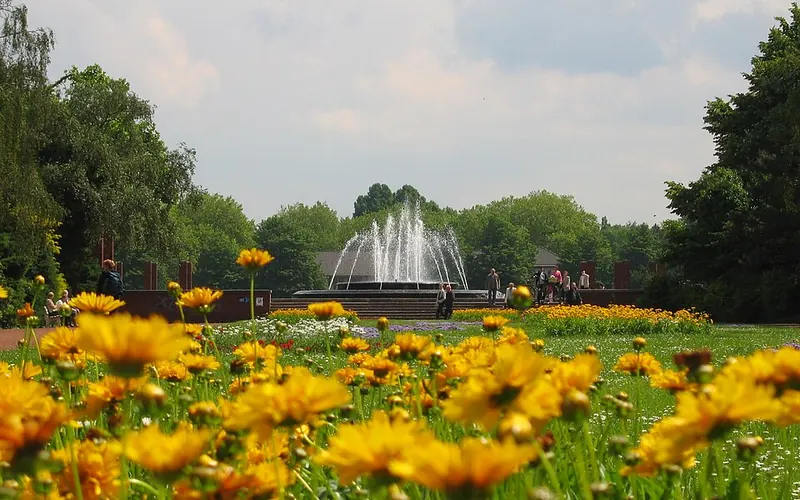 Der große Springbrunnen im Nordpark Düsseldorf.